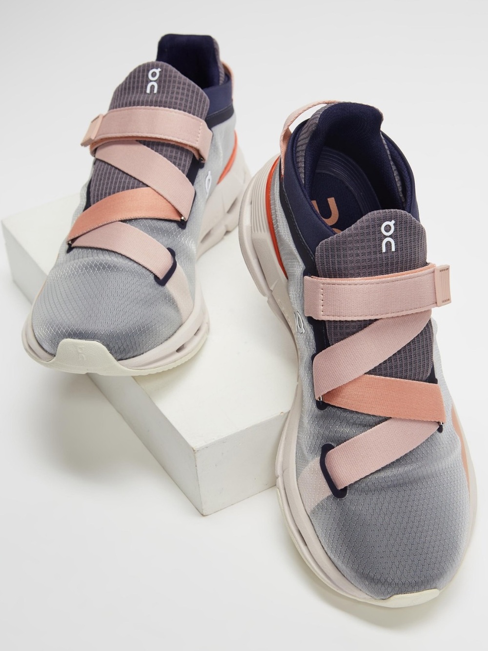On Running Cloudnova Wrap Women's Sneakers - Gray & Pink 7